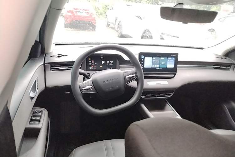 Used Roewe D6 2025 450 km Premium Edition Center Console
