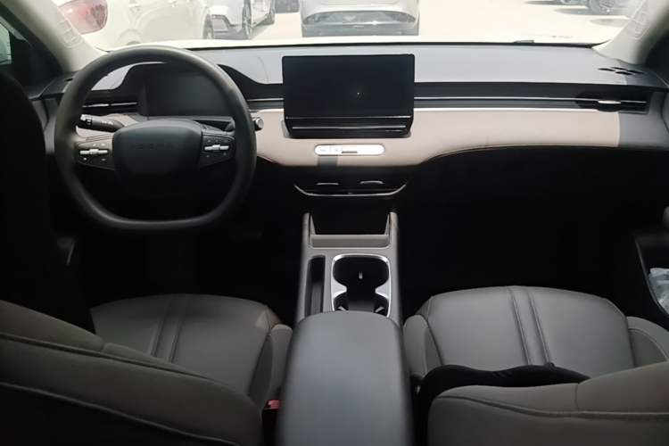 Used Roewe D6 2025 450 km Premium Edition Center Console