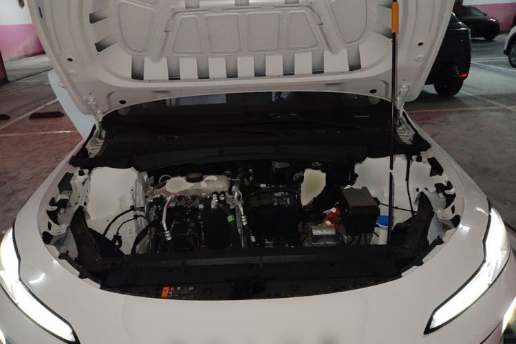 Used Roewe D6 2025 450 km Premium Edition Engine Bay