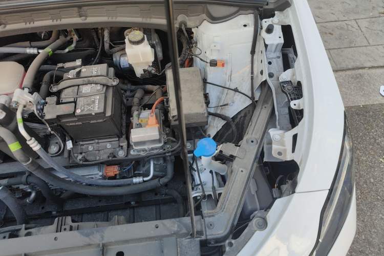 Used Roewe D6 2025 450 km Premium Edition Engine Bay Left