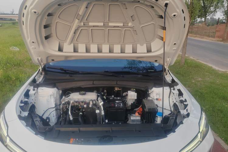 Used Roewe D6 2025 450 km Premium Edition Engine Bay