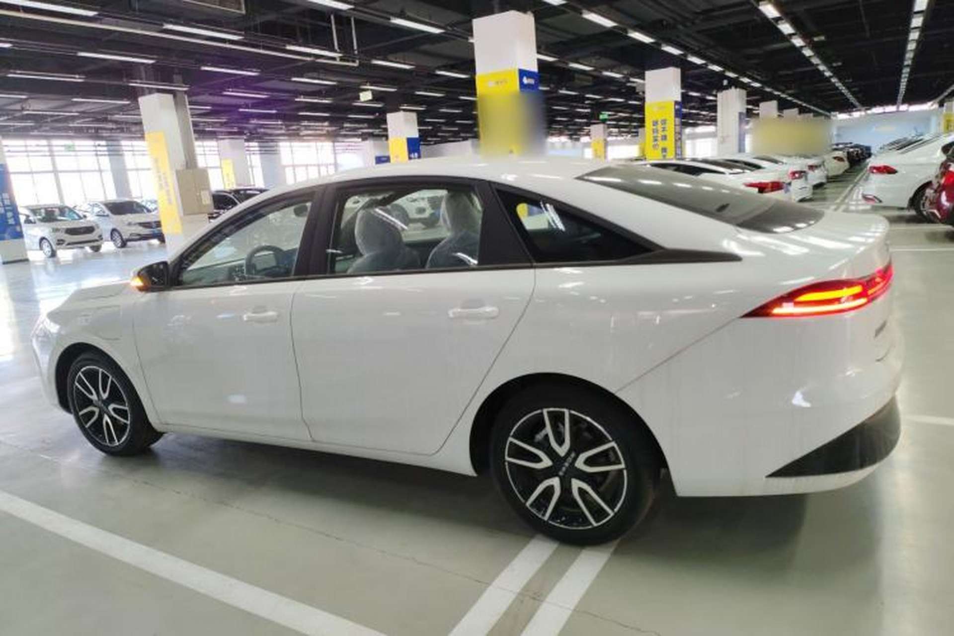 Used Roewe D6 2025 450km Deluxe Edition Exterior 3