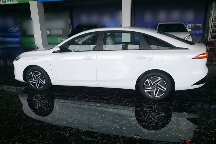Used Roewe D6 2025 450 km Premium Edition Exterior 3
