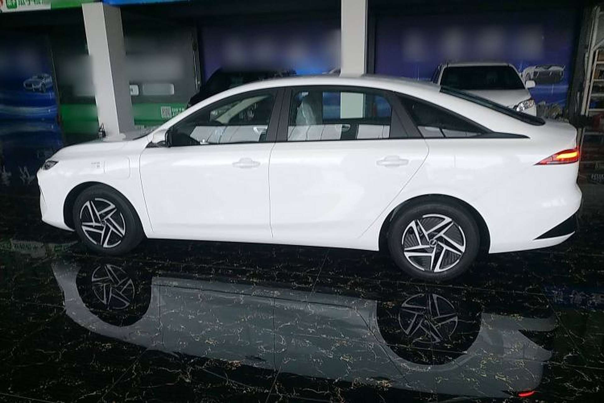 Used Roewe D6 2025 450 km Premium Edition Exterior 3