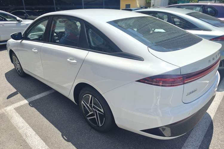 Used Roewe D6 2025 450 km Premium Edition Exterior 3