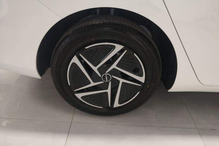 Used Roewe D6 2025 450 km Premium Edition Exterior 5