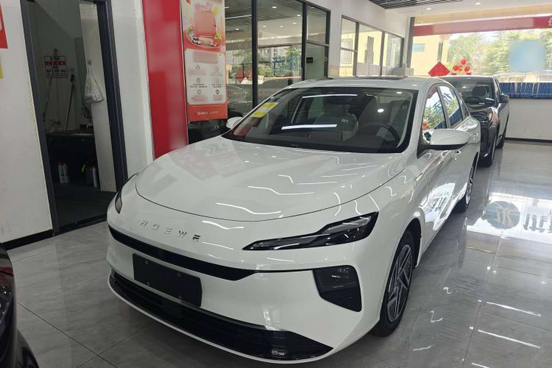 Used Roewe D6 2025 450 km Premium Edition Front Left 45 Deg