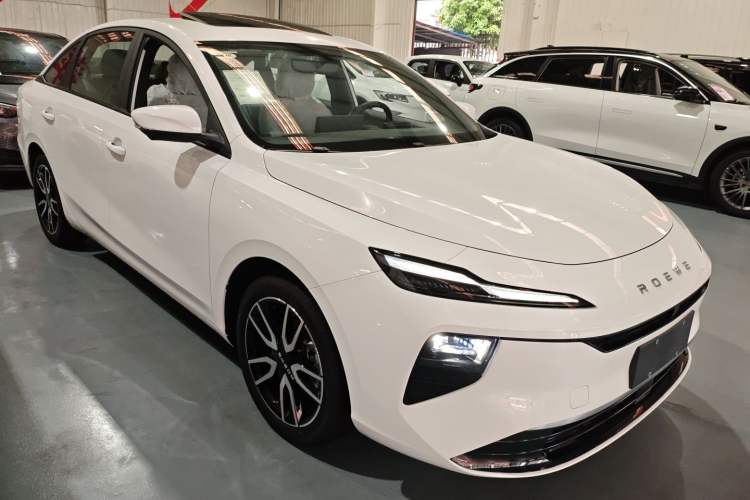 Used Roewe D6 2025 450km Deluxe Edition Front Right 45 Deg