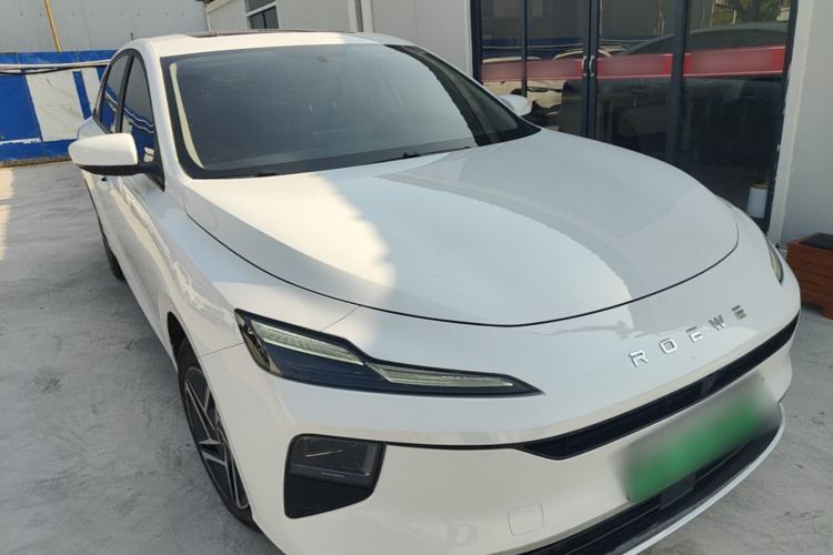 Used Roewe D6 2025 450 km Premium Edition Front Right 45 Deg