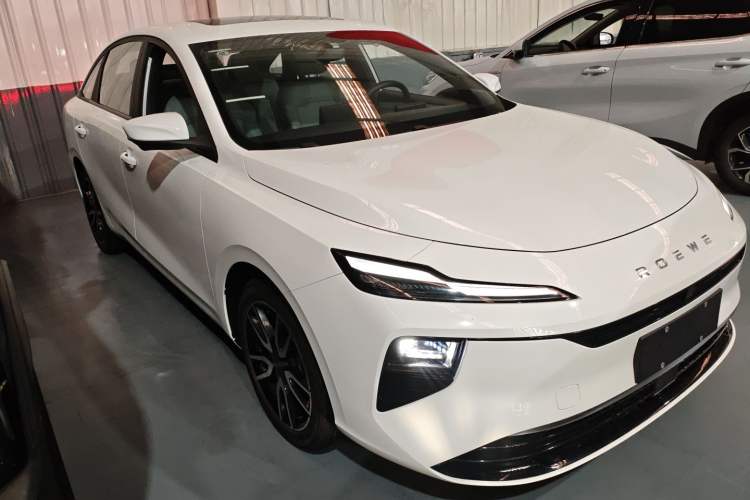 Used Roewe D6 2025 450km Deluxe Edition Front Right 45 Deg