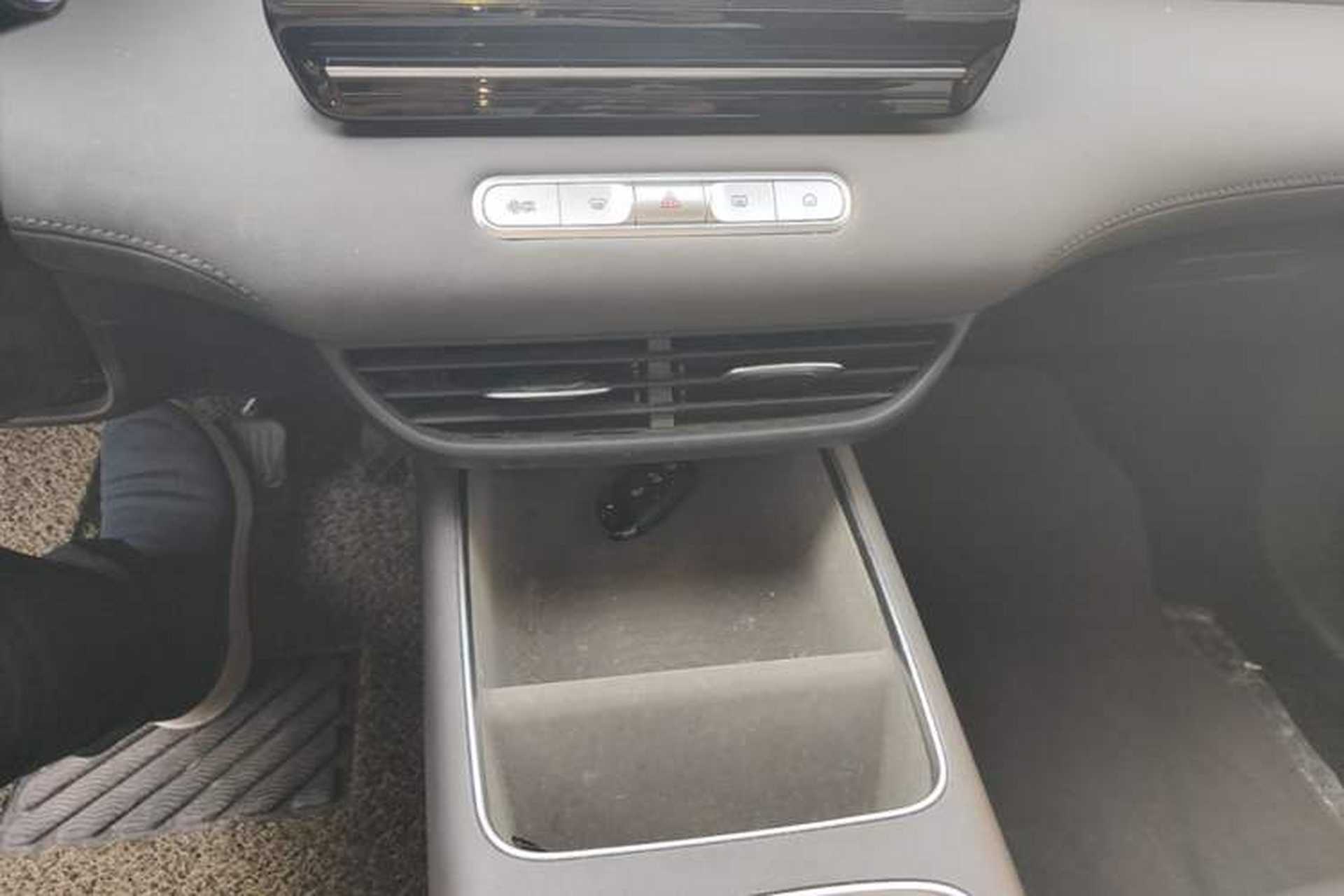 Used Roewe D6 2025 450 km Premium Edition Gear Lever
