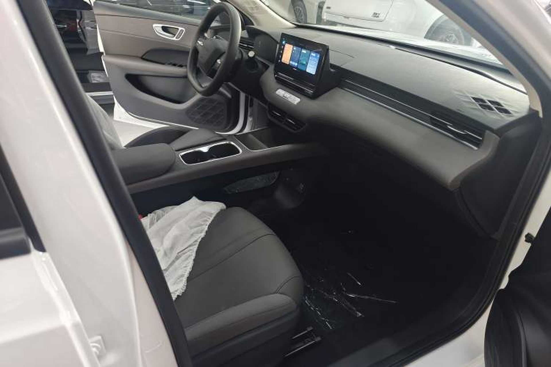 Used Roewe D6 2025 450 km Premium Edition Gear Lever