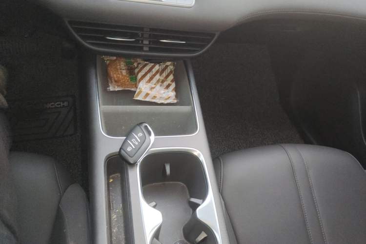 Used Roewe D6 2025 450 km Premium Edition Gear Lever