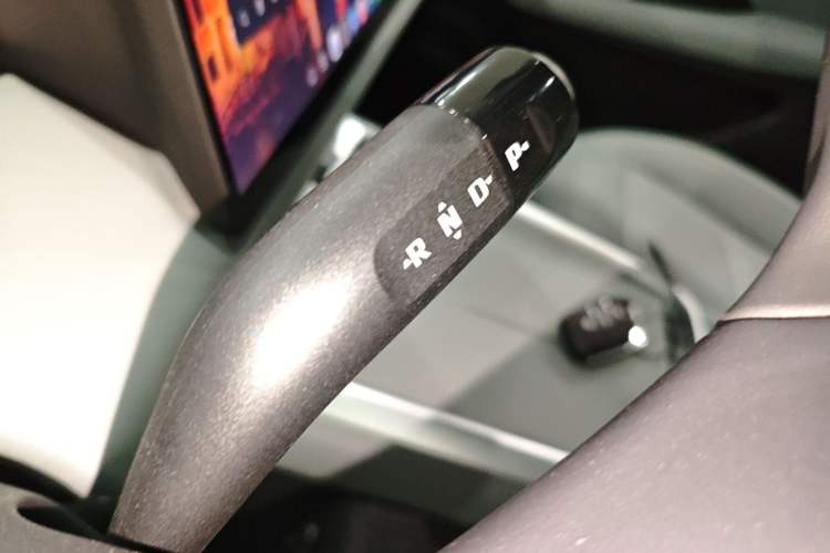 Used Roewe D6 2025 450km Deluxe Edition Gear Lever