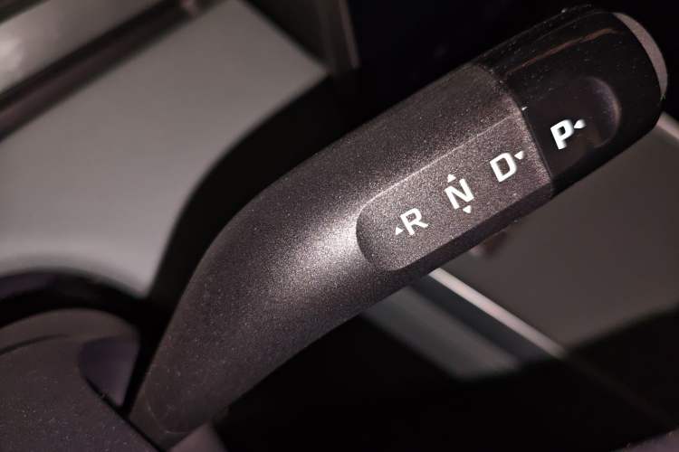 Used Roewe D6 2025 450km Deluxe Edition Gear Lever