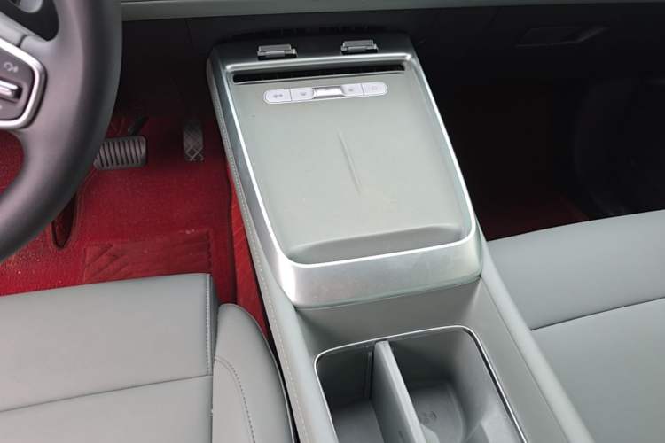 Used Roewe D6 2025 450km Deluxe Edition Gear Lever