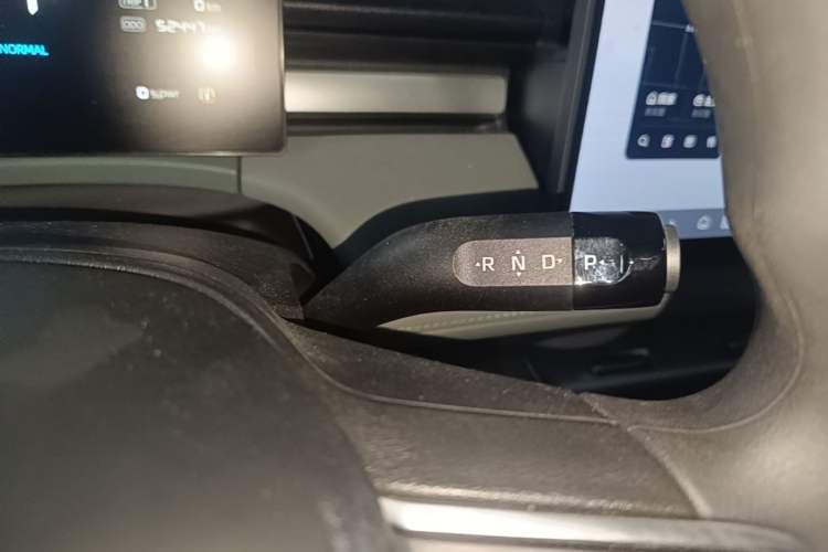 Used Roewe D6 2025 520km Luxury Edition Gear Lever