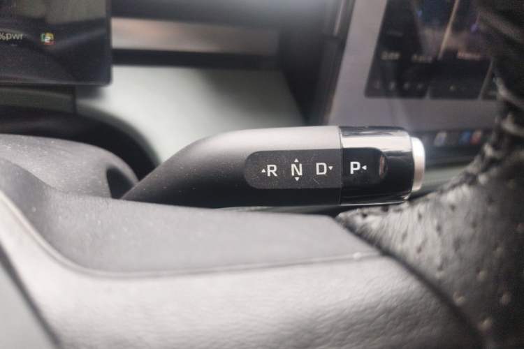 Used Roewe D6 2025 450km Deluxe Edition Gear Lever