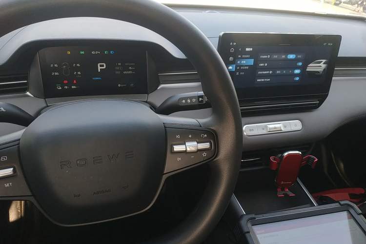 Used Roewe D6 2025 450 km Premium Edition Gear Lever