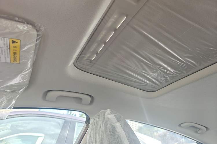 Used Roewe D6 2025 450 km Premium Edition Headliner