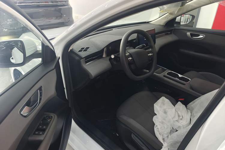 Used Roewe D6 2025 450 km Premium Edition Interior 3