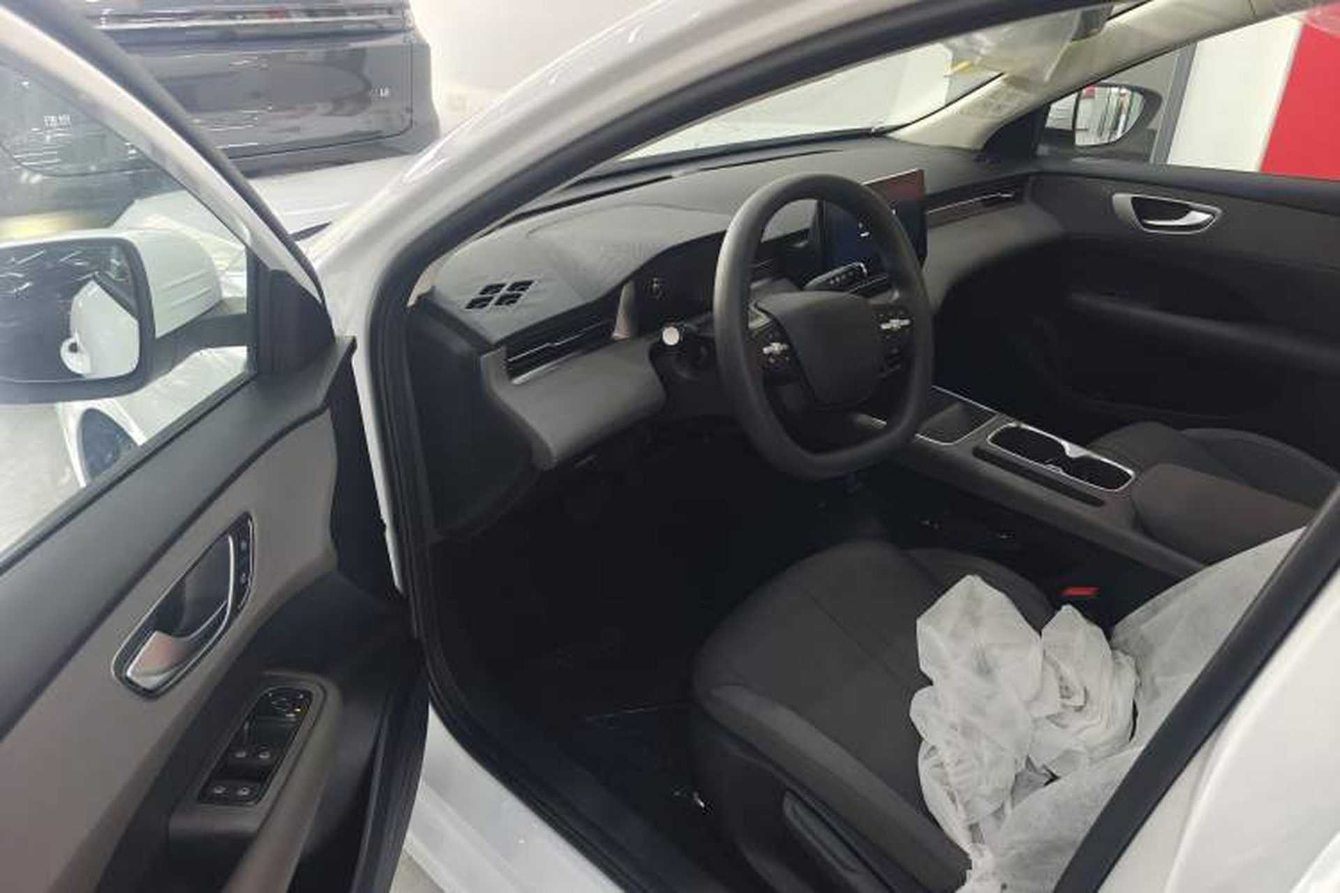 Used Roewe D6 2025 450 km Premium Edition Interior 3