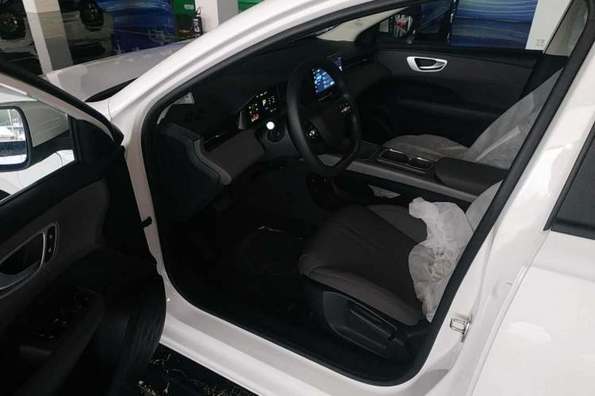 Used Roewe D6 2025 450 km Premium Edition Interior 3