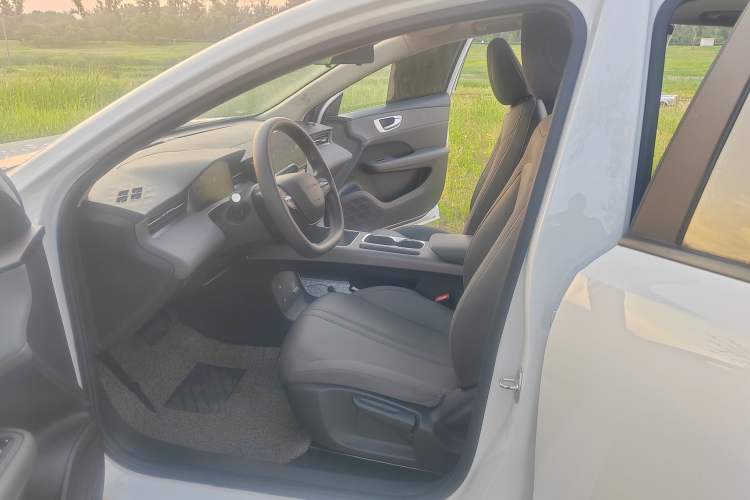 Used Roewe D6 2025 450 km Premium Edition Interior 4