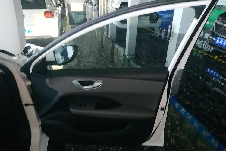 Used Roewe D6 2025 450 km Premium Edition Interior 5