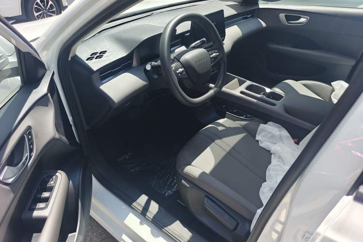 Used Roewe D6 2025 450 km Premium Edition Interior 5