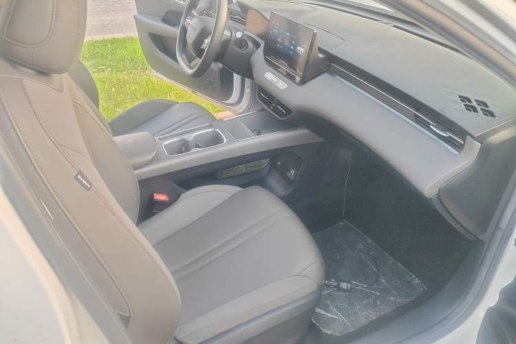 Used Roewe D6 2025 450 km Premium Edition Interior 6
