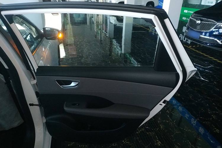 Used Roewe D6 2025 450 km Premium Edition Interior 6