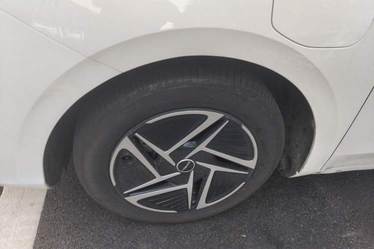 Used Roewe D6 2025 450 km Premium Edition Left Front Wheel Hub
