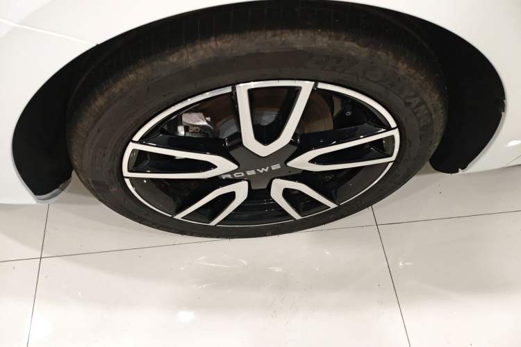 Used Roewe D6 2025 450km Deluxe Edition Left Front Wheel Hub