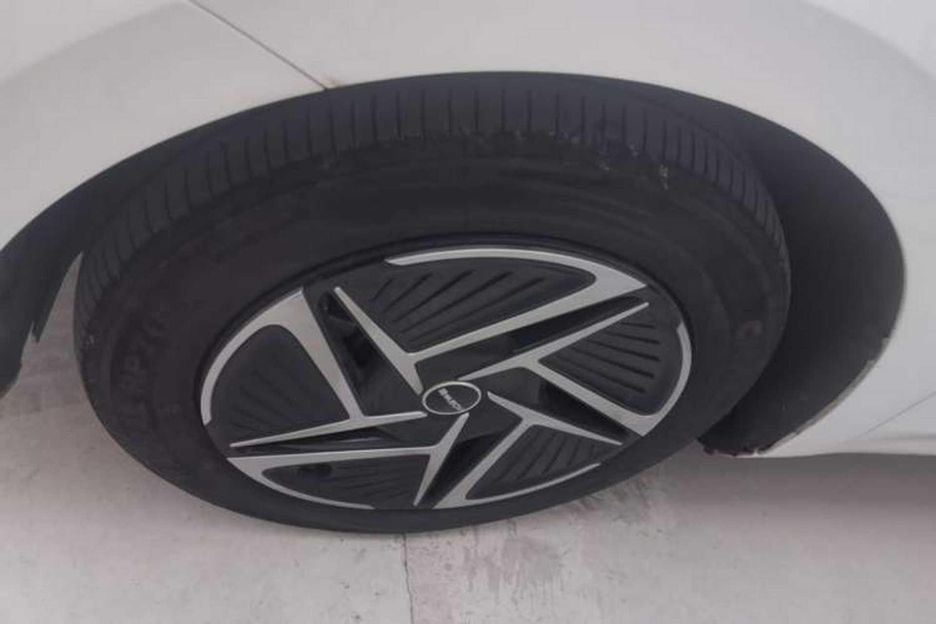 Used Roewe D6 2025 450 km Premium Edition Left Front Wheel Hub