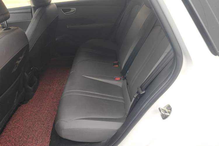 Used Roewe D6 2025 450 km Premium Edition Left Rear Seat