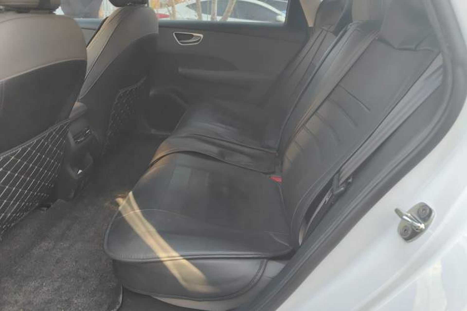 Used Roewe D6 2025 450 km Premium Edition Left Rear Seat