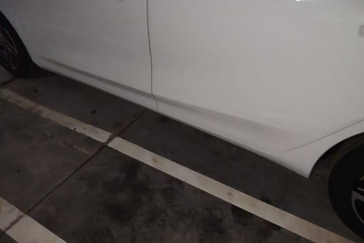 Used Roewe D6 2025 450 km Premium Edition Left Side Sill
