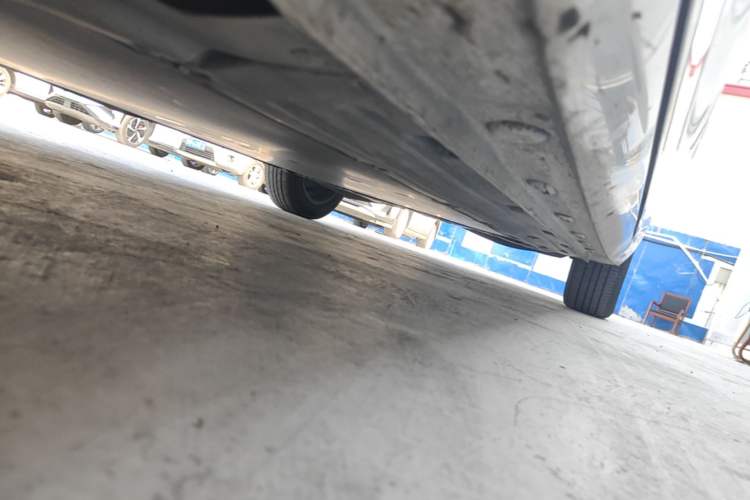 Used Roewe D6 2025 450 km Premium Edition Left Side Sill