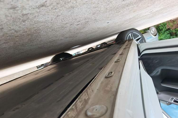 Used Roewe D6 2025 450 km Premium Edition Left Side Sill