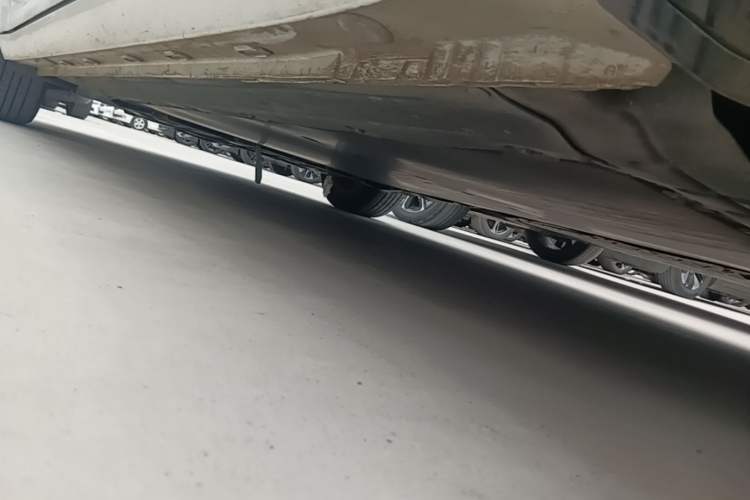 Used Roewe D6 2025 450 km Premium Edition Left Side Sill