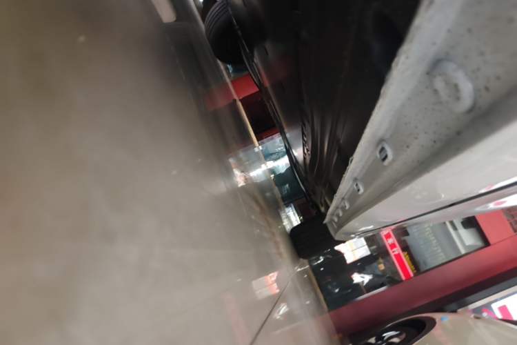 Used Roewe D6 2025 450 km Premium Edition Left Side Sill