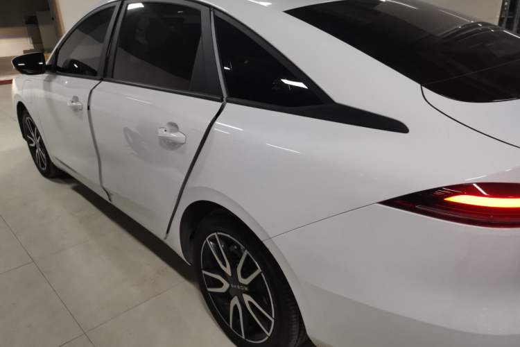 Used Roewe D6 2025 450km Deluxe Edition Left Side