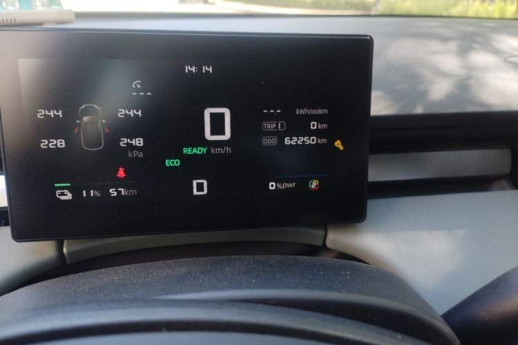 Used Roewe D6 2025 520km Luxury Edition Odometer Close Up