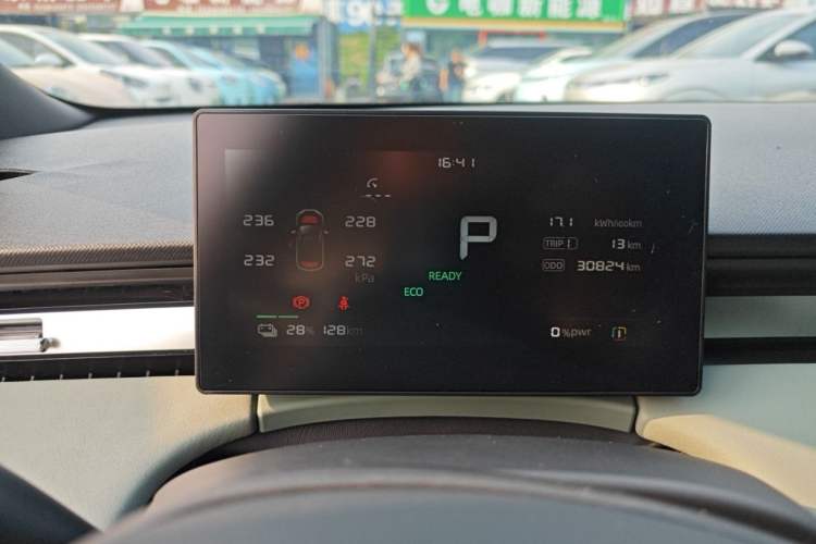 Used Roewe D6 2025 450km Deluxe Edition Odometer Close Up