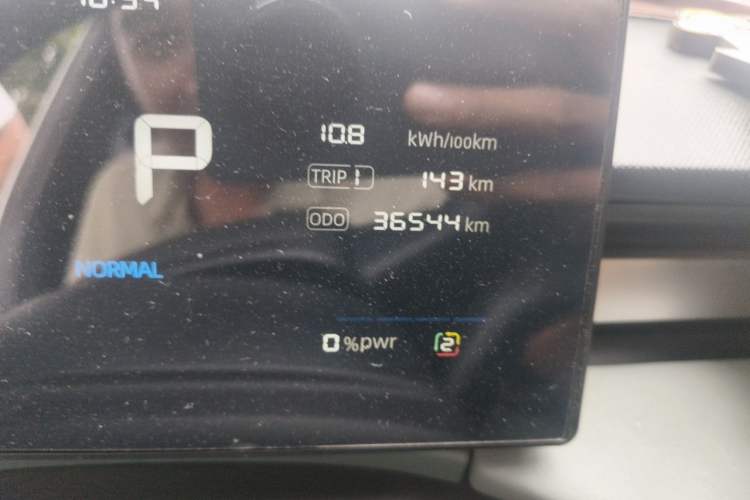 Used Roewe D6 2025 450km Deluxe Edition Odometer Close Up