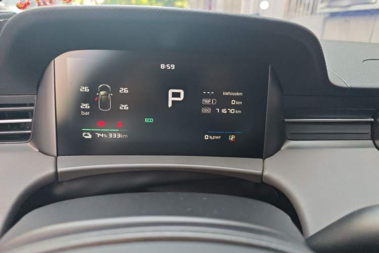 Used Roewe D6 2025 450 km Premium Edition Odometer Close Up