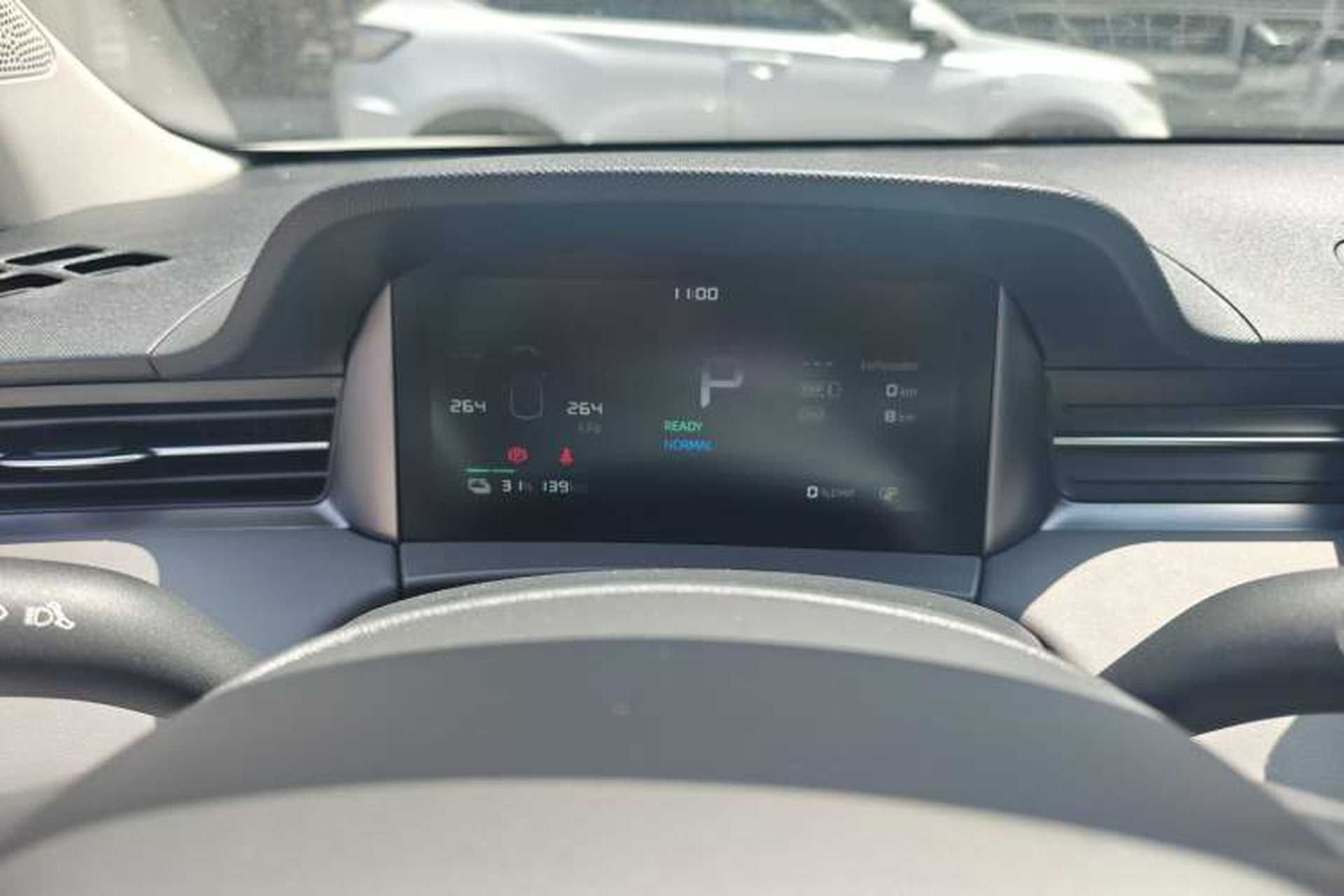 Used Roewe D6 2025 450 km Premium Edition Odometer Close Up