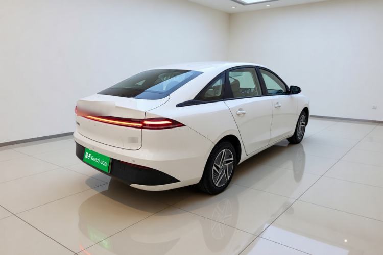 Used Roewe D6 2025 450 km Premium Edition Rear Right 45 Deg