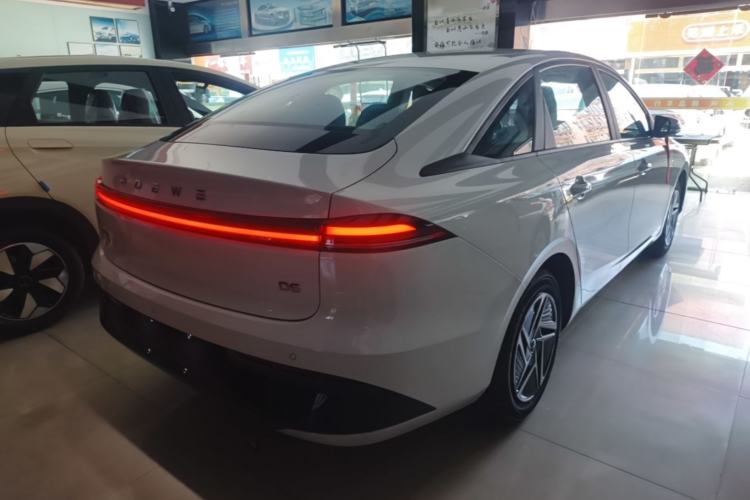 Used Roewe D6 2025 450 km Premium Edition Rear Right 45 Deg